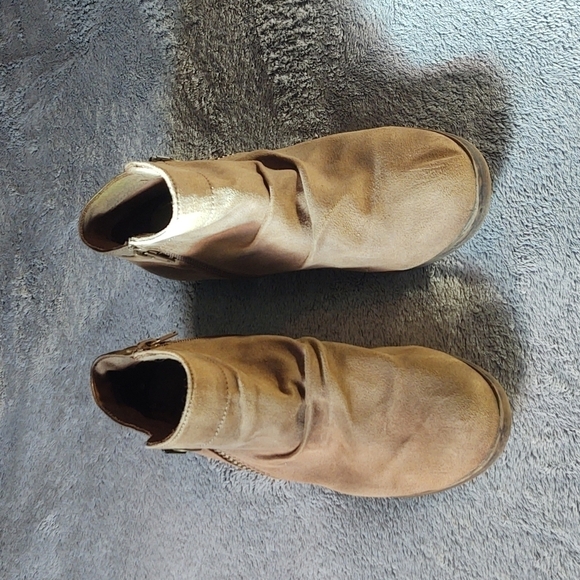 Faux Suede Tan Ankle Boots Sz 10 - Picture 2 of 9